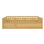 Cadre de lit de bébé à côtés rabattables pour enfants, construction monobloc pleine grandeur avec barrières de sécurité et porte extra-hautes, base à lattes en bois naturel